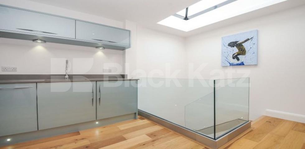 			1 Bedroom, 1 bath, 1 reception Apartment			 Kings Cross Road, KINGS CROSS WC1X 